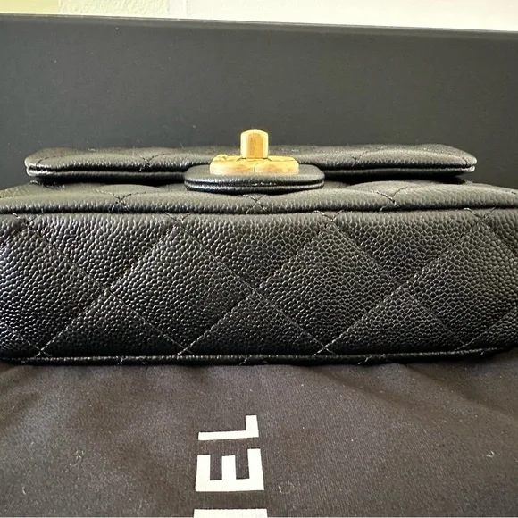 ❤️ CHANEL NEW ❤️ CHANEL Caviar Quilted
Mini Sweetheart Rectangular Flap Black - Picture 10 of 10